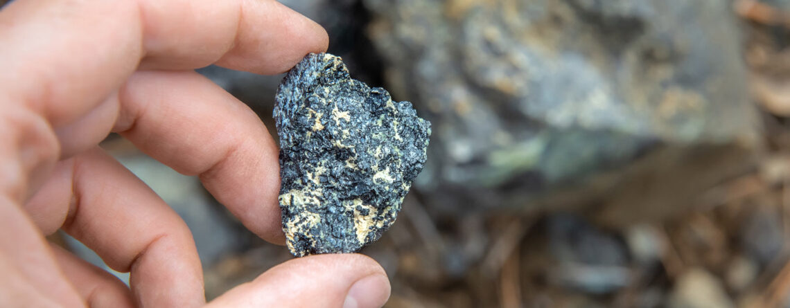 https://romaktrading.com/products/minerals/chromite-cr