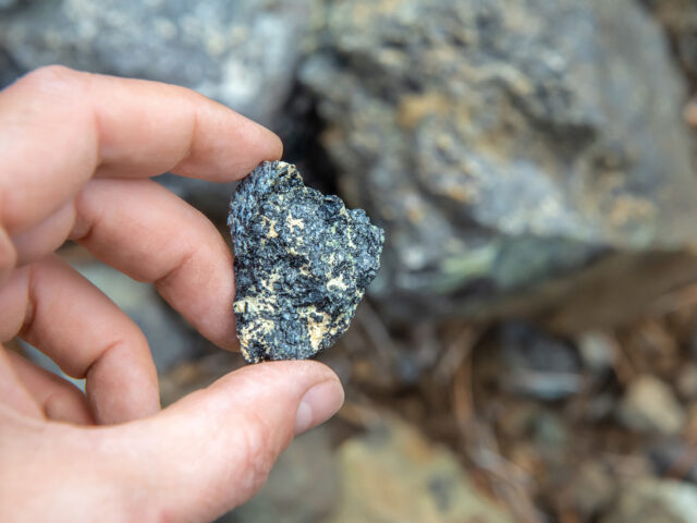 https://romaktrading.com/products/minerals/chromite-cr